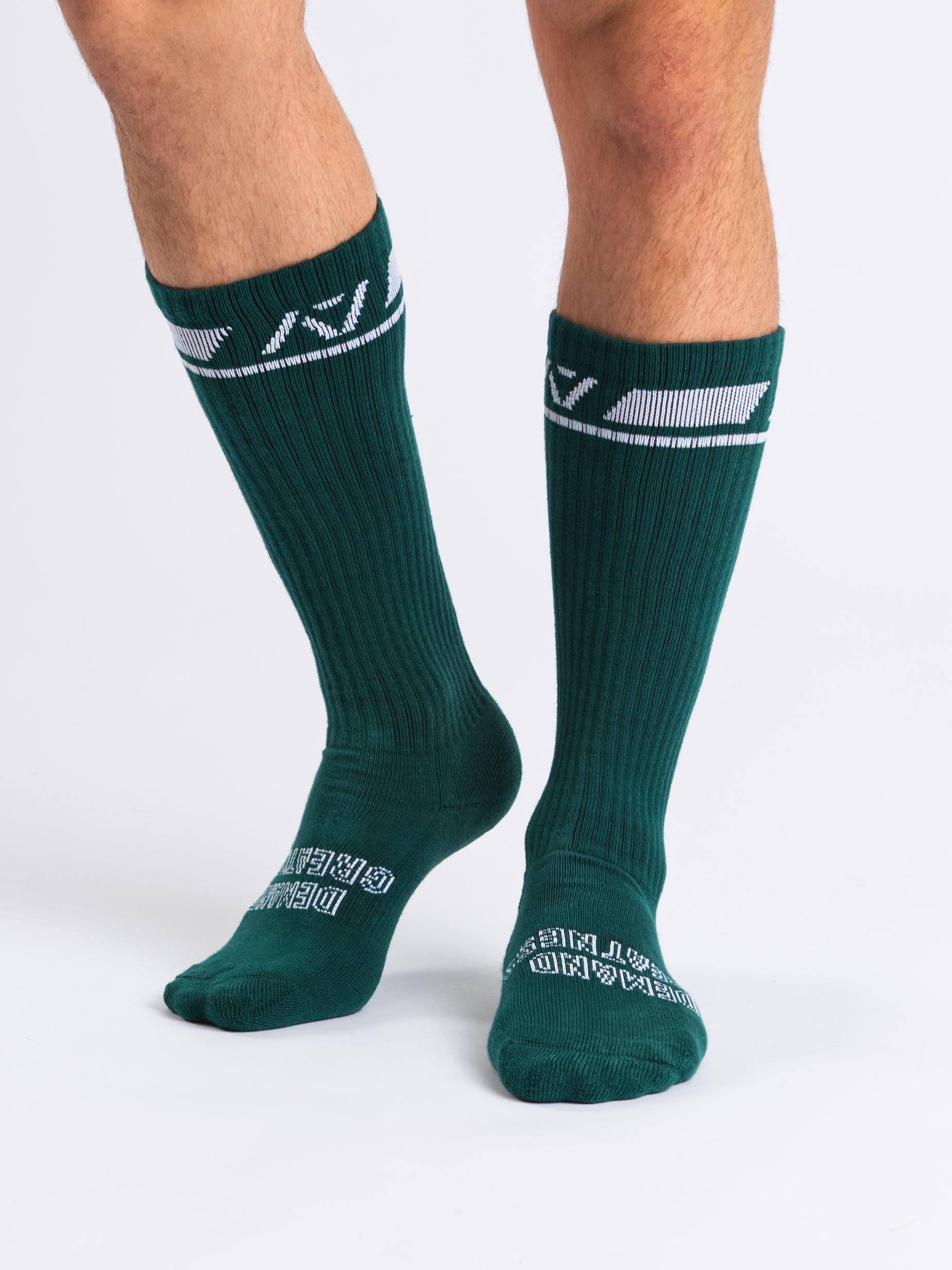 Side profile of A7 Deadlift Socks in Emerald Forás, highlighting the A7 logo on the ankle and compression-style top.