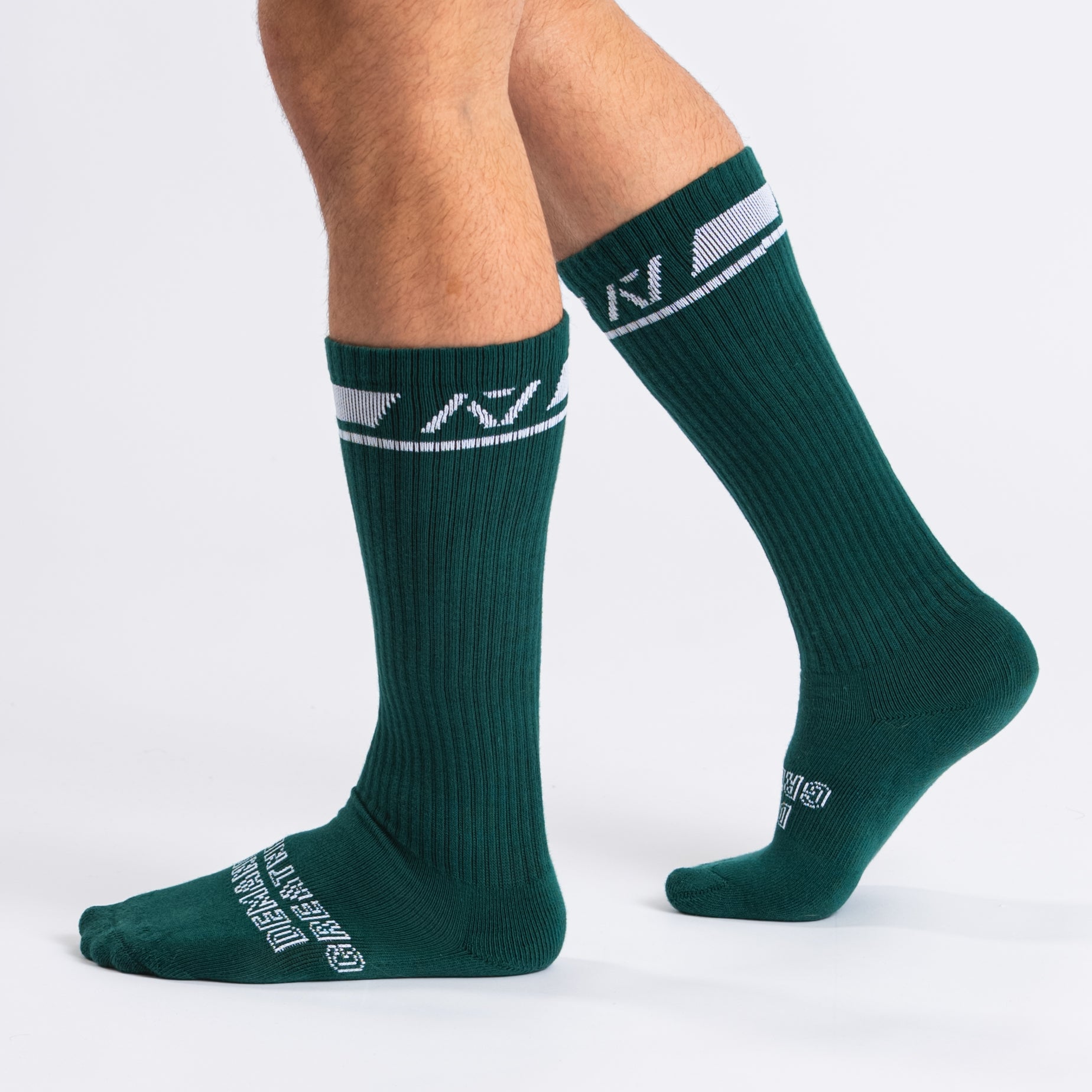 Side profile of A7 Deadlift Socks in Emerald Forás, highlighting the A7 logo on the ankle and compression-style top.