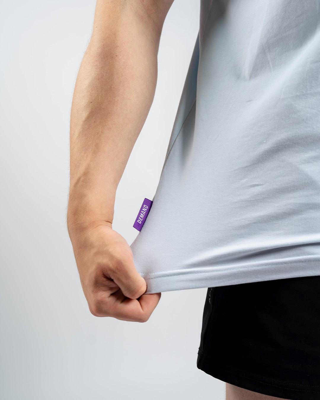 Close-up of the hem tag on the A7 Over-Fit Shirt – Pastel.