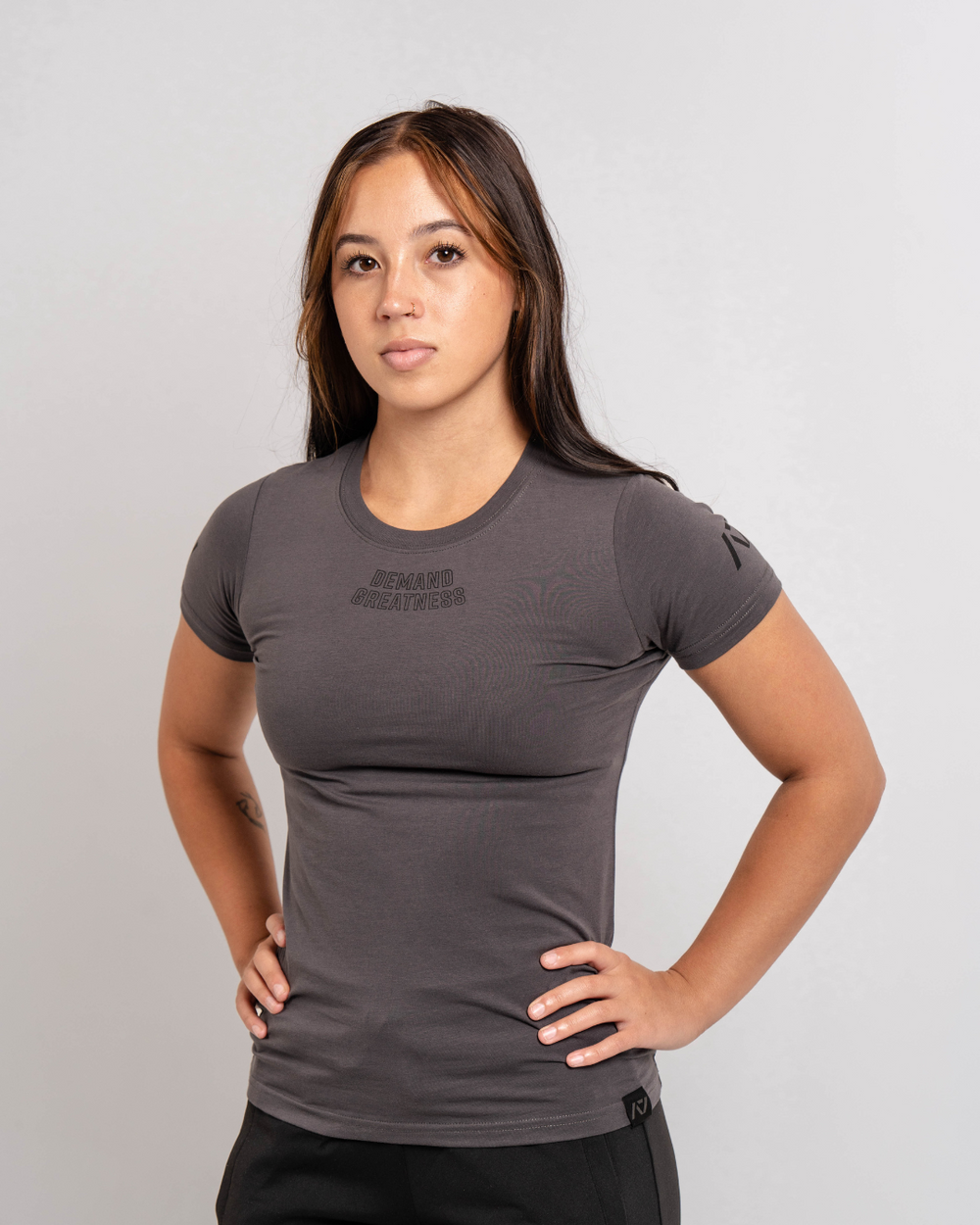 Demand Greatness True-Fit Women's Meet Shirt - Shadow Stone Gray