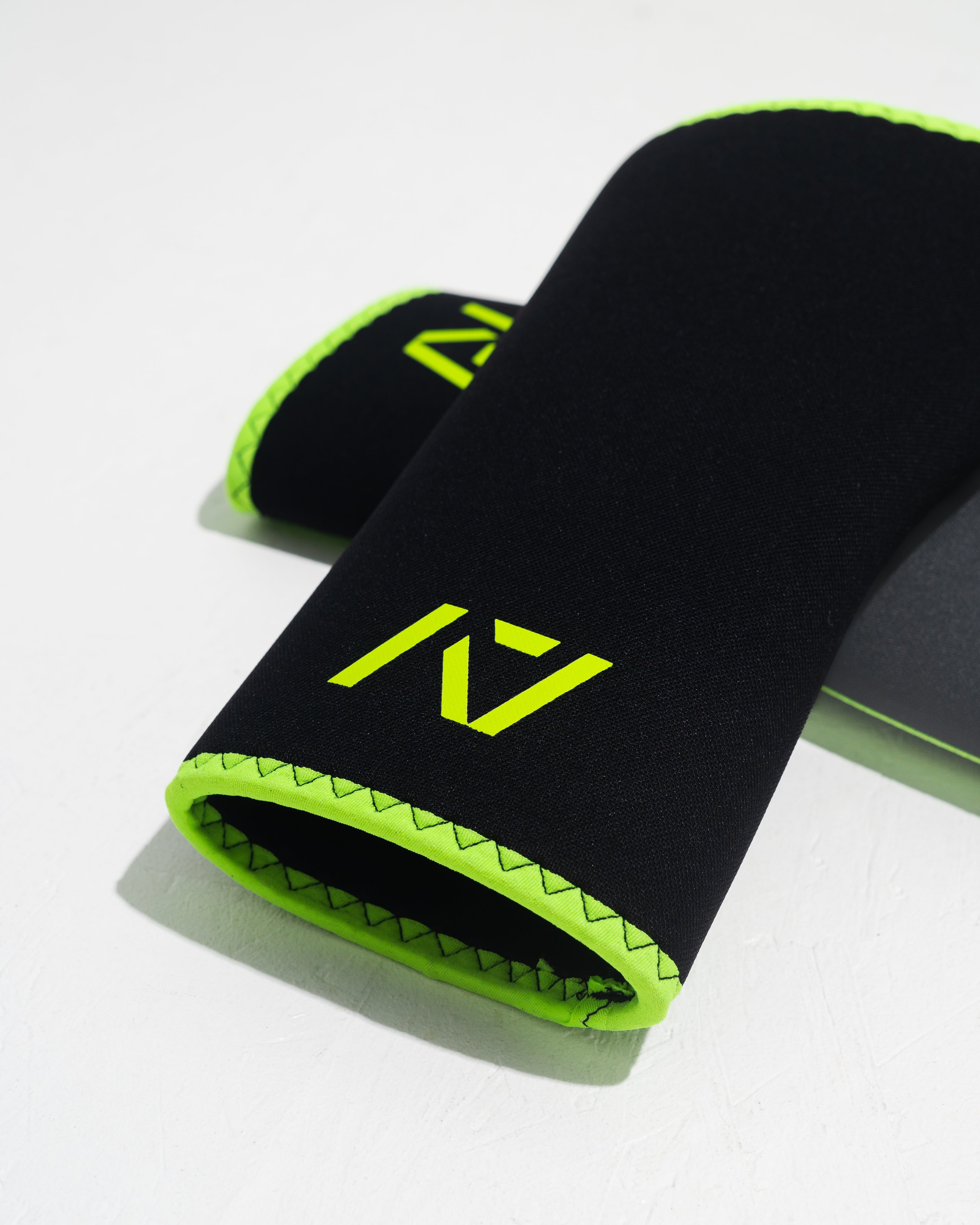 Hourglass Alien Green Knee Sleeves | Knee Support for Gym – A7