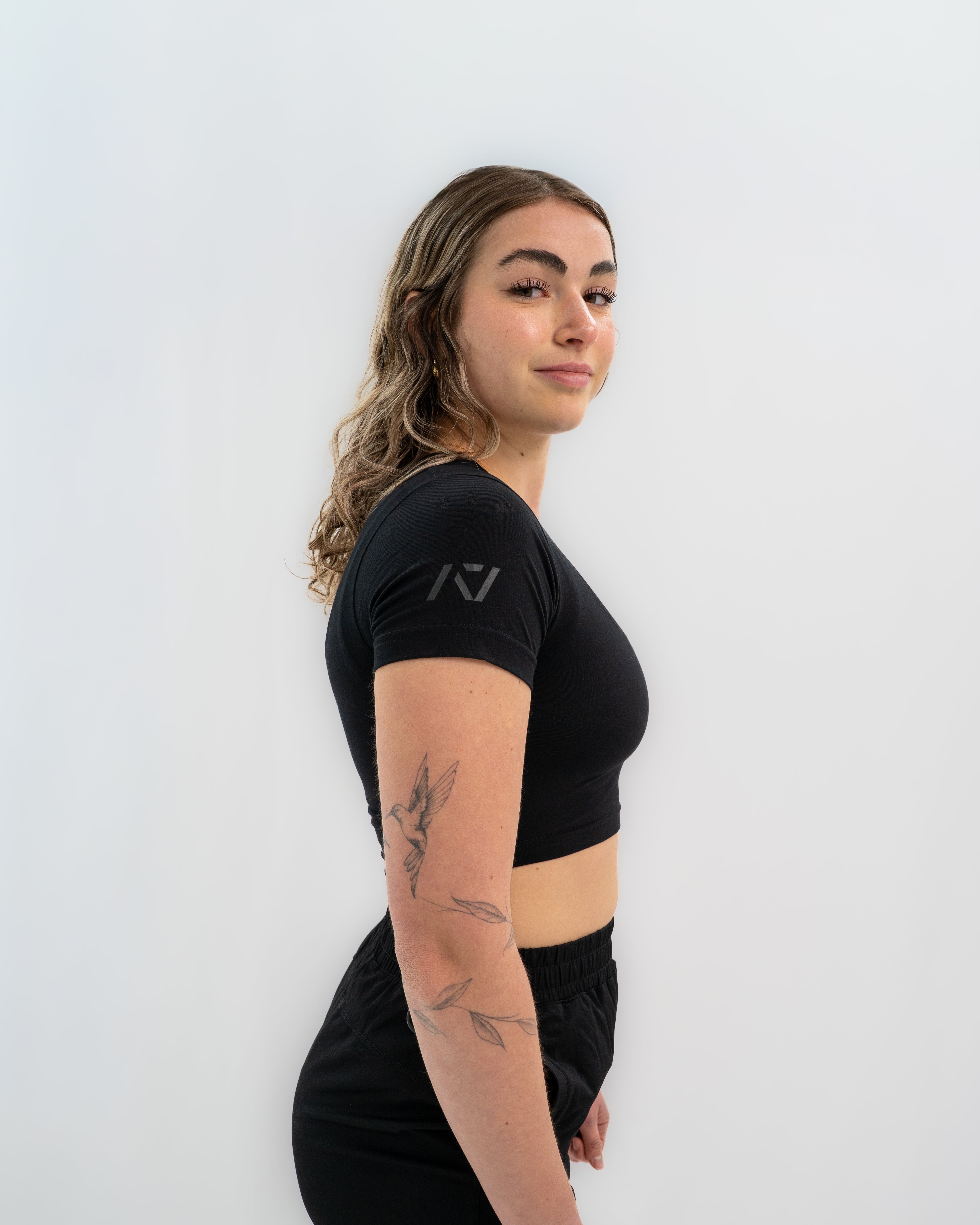 Demand Greatness True-Fit Women's Meet Crop - Stealth