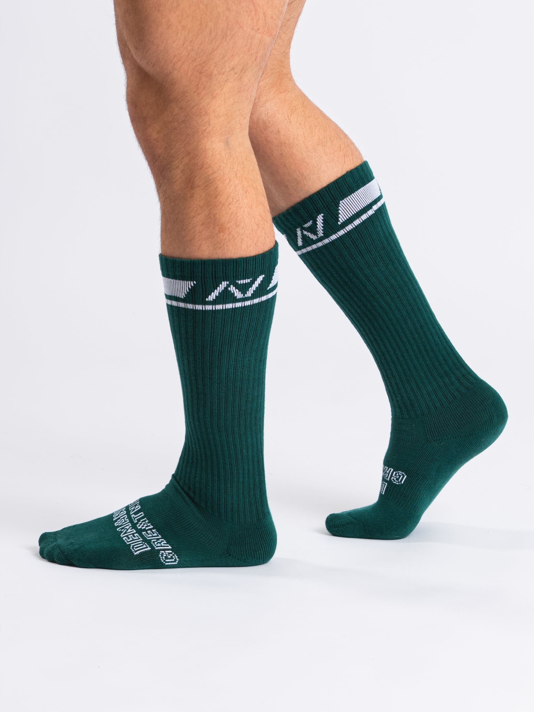 Side profile of A7 Deadlift Socks in Emerald Forás, highlighting the A7 logo on the ankle and compression-style top.